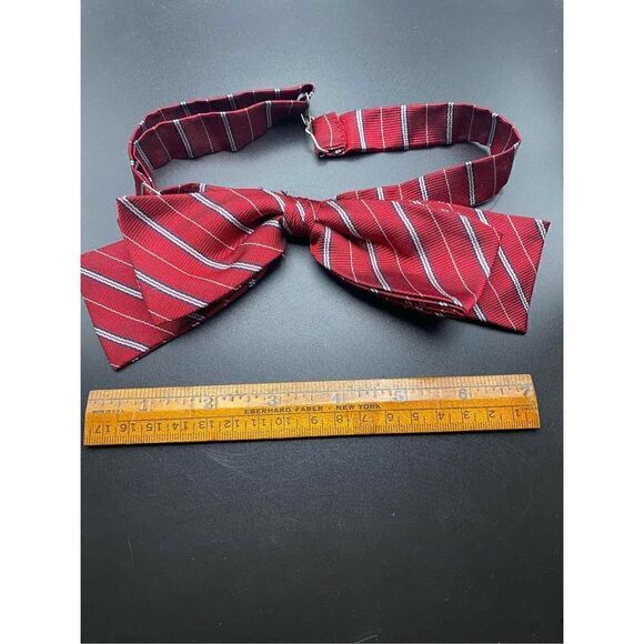 Red bow tie with white black stripes adjustable - Picture 5 of 5